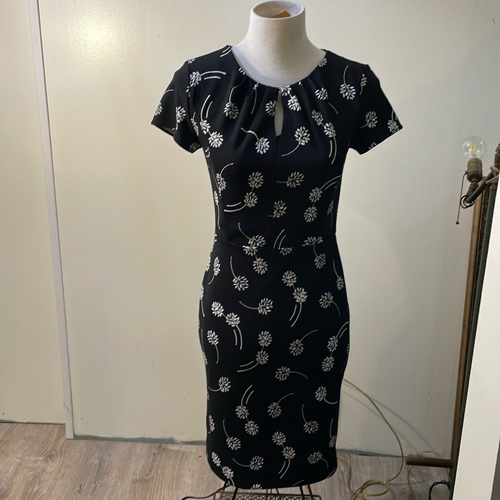 Banana Republic woman’s black floral size 0.